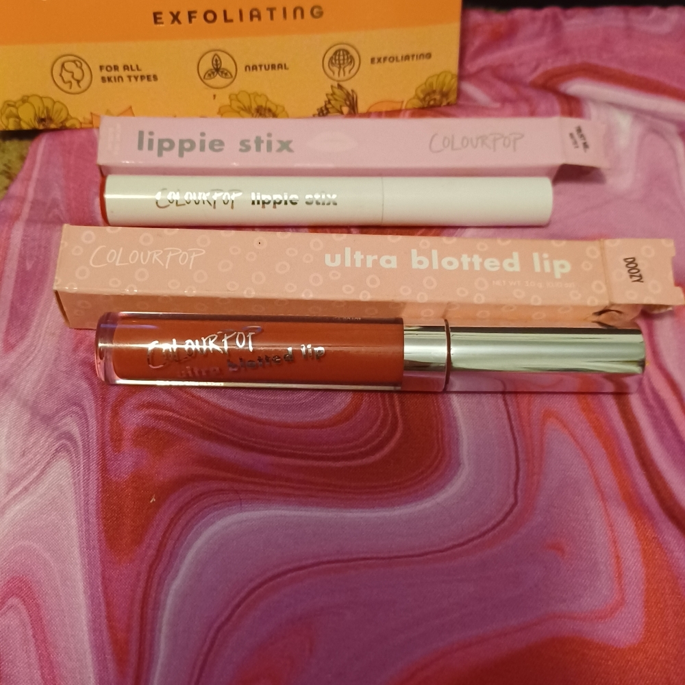 Brand new makeup bag; face washcloths and Colour pop lip